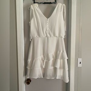 Elegant White Sleeveless Dress
